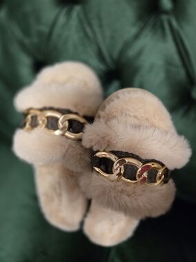 Michael Kor Plush Faux Fur Slide Slippers with Gold Chain Accent - Beige Size 8